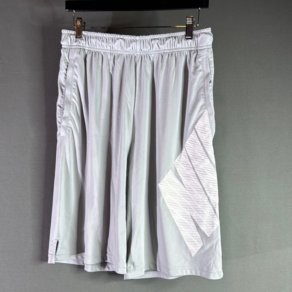 Nike Gray Knee-Length‎ Athletic Shorts men large